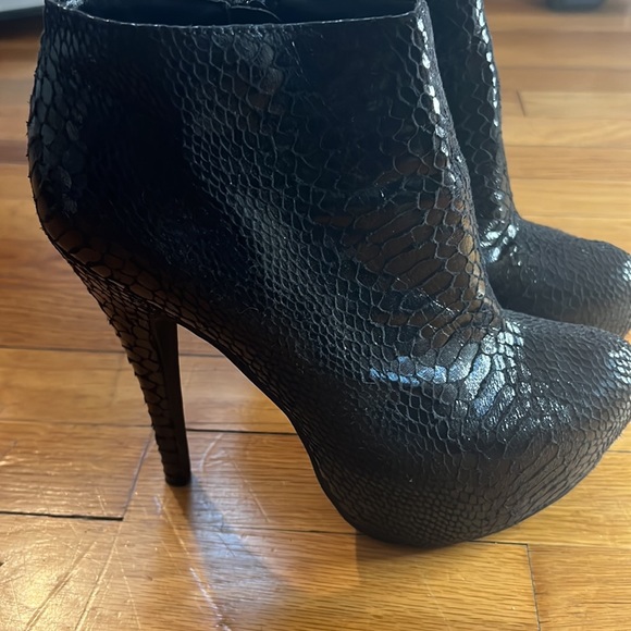A.X.N.Y American Exchange New York Black Snakeskin Platform Bootie…Sz 10 - Picture 3 of 15